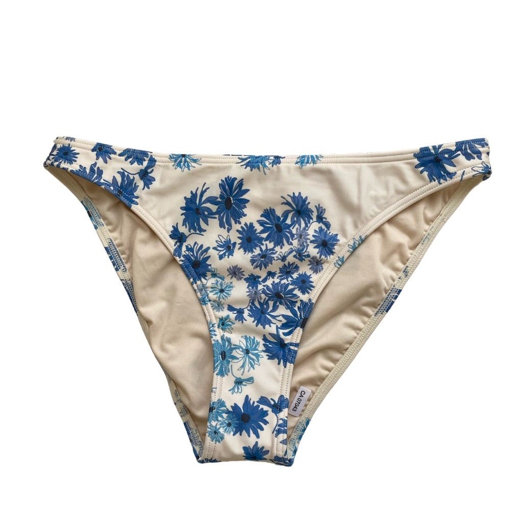 NWOT Free People Peony Bikini Pant Bottom
Hi Line in Flannel Blue Floral Size 10